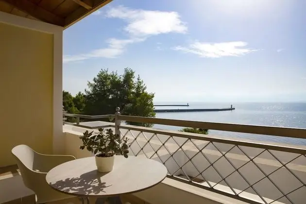 Deluxe Tek Büyük Yataklı Oda, Deniz Manzaralı (2 adults & 1 child)