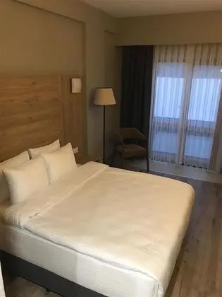 Standart Oda - Göl Manzaralı Çift Kişilik Oda