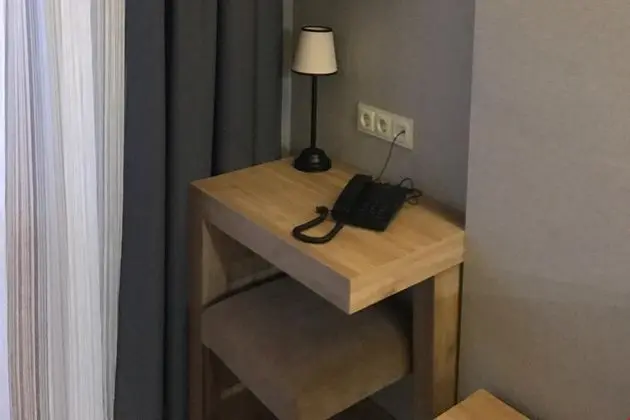 Standart Oda - Kara Manzaralı Üç Kişilik