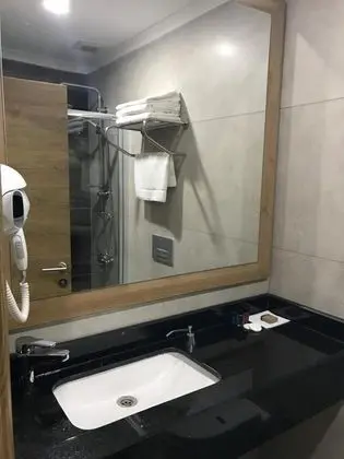 Triple, Göl Manzaralı