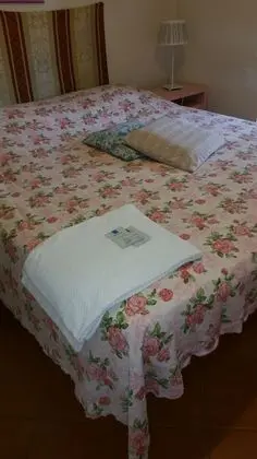 Tek Büyük veya İki Ayrı Yataklı Oda, Ortak Banyo