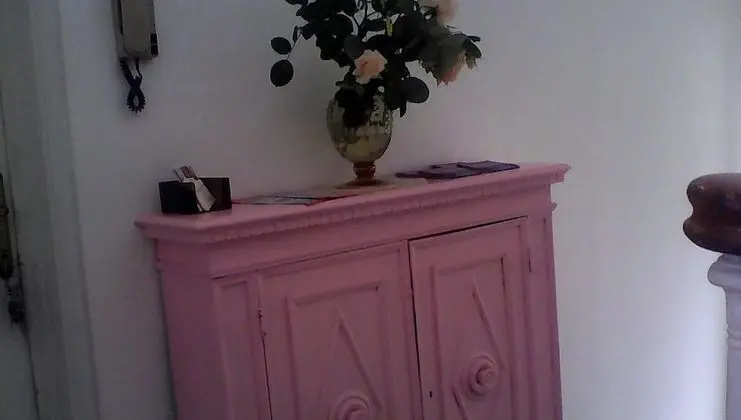 Tek Büyük veya İki Ayrı Yataklı Oda, Ortak Banyo