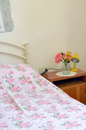 Tek Büyük veya İki Ayrı Yataklı Oda, Ortak Banyo