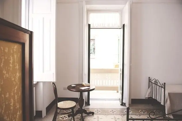 Üç Kişilik Oda