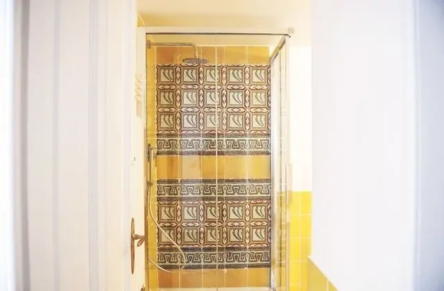 Üç Kişilik Oda