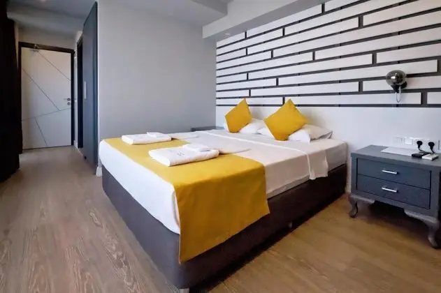 Deluxe Oda,deniz Ve Havuz Manzaralı,balkonsuz