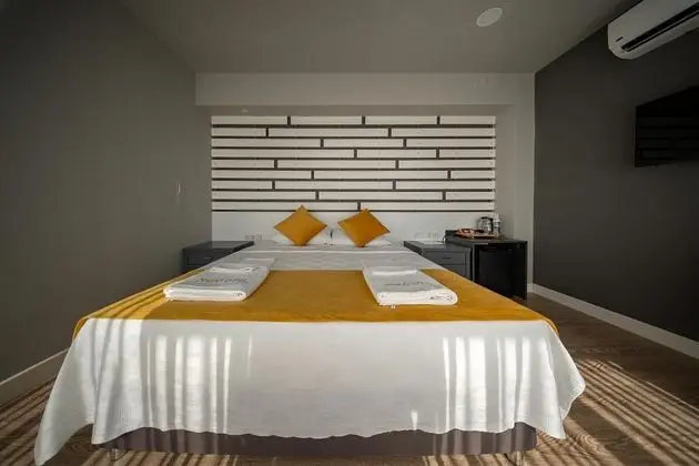 Deluxe Oda,deniz Ve Havuz Manzaralı,balkonsuz