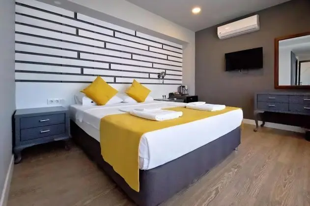 Deluxe Oda,deniz Ve Havuz Manzaralı,balkonsuz