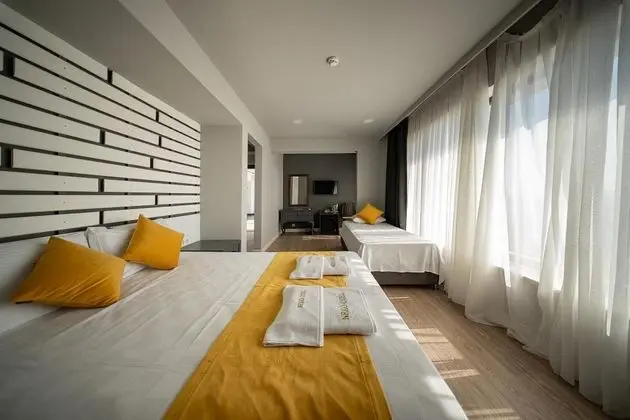 Deluxe Triple Room,deniz Ve Havuz Manzaralı