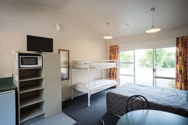 Standard Kulübe, Ortak Banyo (with Kitchenette)