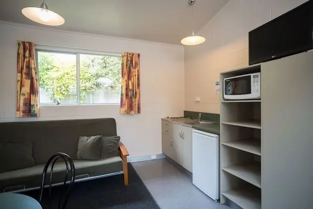 Standard Kulübe, Ortak Banyo (with Kitchenette)