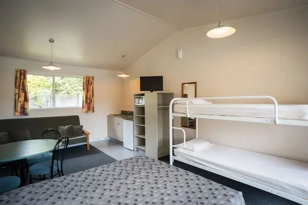 Standard Kulübe, Ortak Banyo (with Kitchenette)