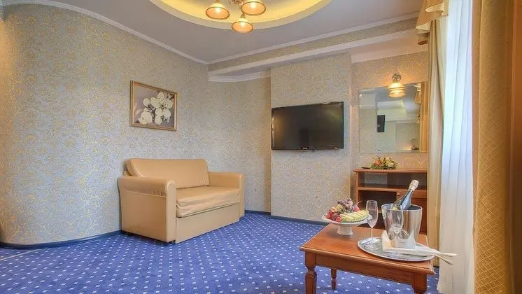 Junior Tek Büyük Yataklı Oda, 1 Çift Kişilik Yatak ve Çekyat, Avlu