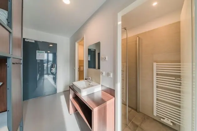 Ortak Ranzalı Oda, Karma Ranzalı Oda