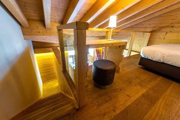 Family Oda, Dağ Manzaralı