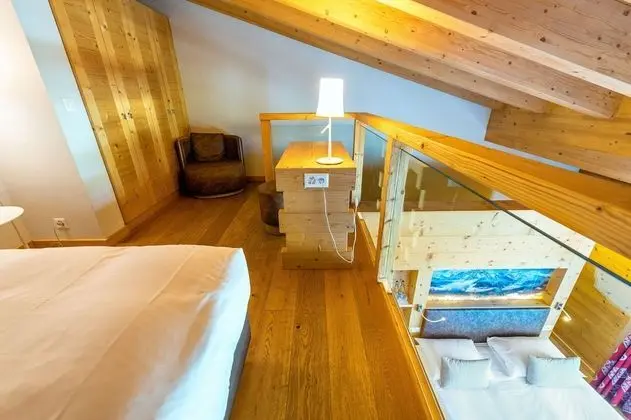 Family Oda, Dağ Manzaralı