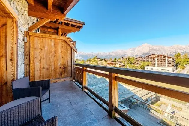 Family Oda, Dağ Manzaralı