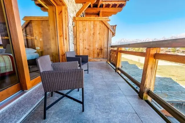 Family Oda, Dağ Manzaralı