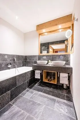 Family Oda, Dağ Manzaralı