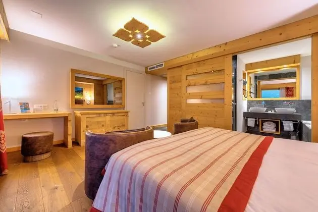 Family Oda (View on a wall)