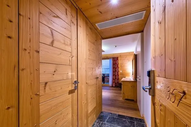 Family Oda (View on a wall)