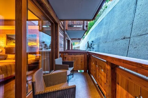 Family Oda (View on a wall)