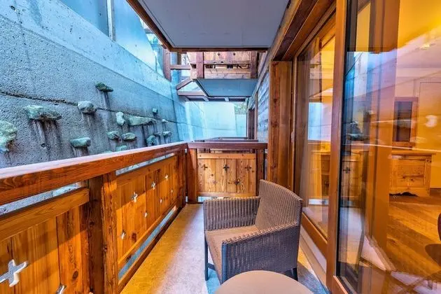 Family Oda (View on a wall)