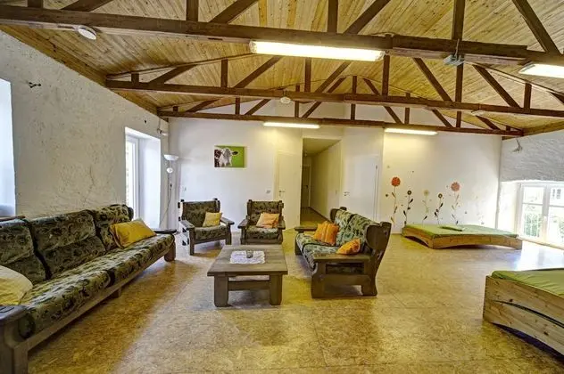 Club Ev, Birden Çok Yatak, Nehir Manzaralı (Herberge Heublume)