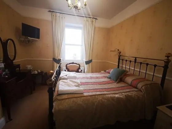 Standard Tek Büyük Yataklı Oda