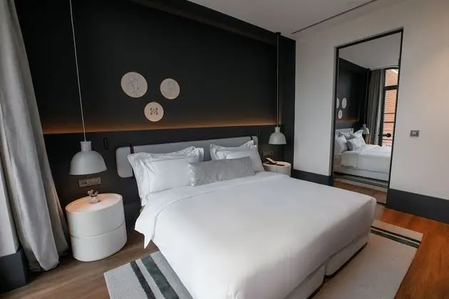 Luxury Oda