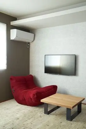 Tek Büyük Yataklı Oda (Neon)