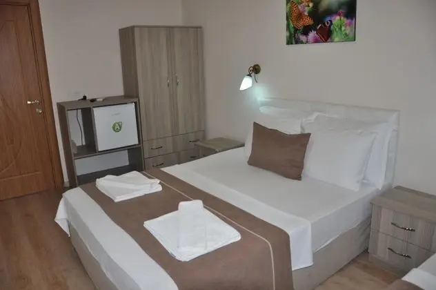 Triple, Şehir Manzaralı