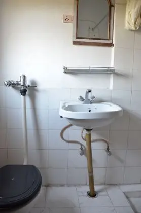Deluxe Tek Büyük Yataklı Oda, Özel Banyo, Bahçe Manzaralı