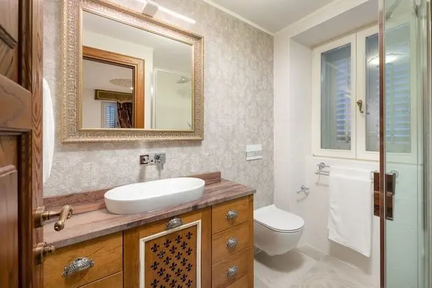 Luxury Süit (Augusti)