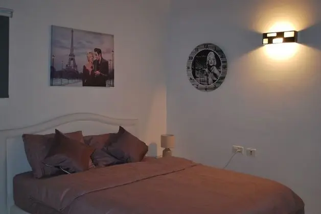 Oda, 1 Çift Kişilik Yatak, Ortak Banyo