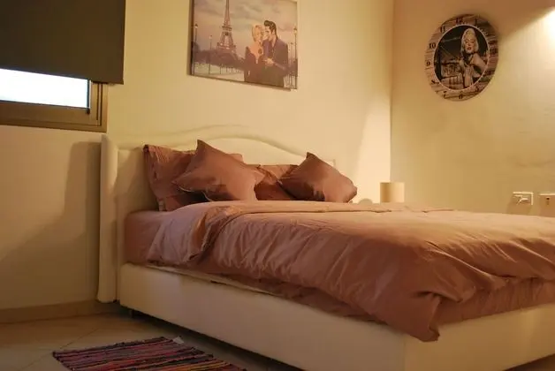 Oda, 1 Çift Kişilik Yatak, Ortak Banyo