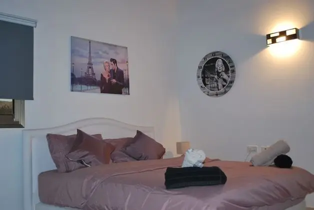 Oda, 1 Çift Kişilik Yatak, Ortak Banyo