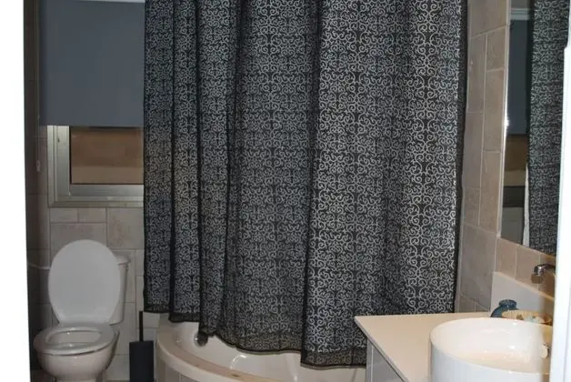 Oda, 1 Çift Kişilik Yatak, Ortak Banyo
