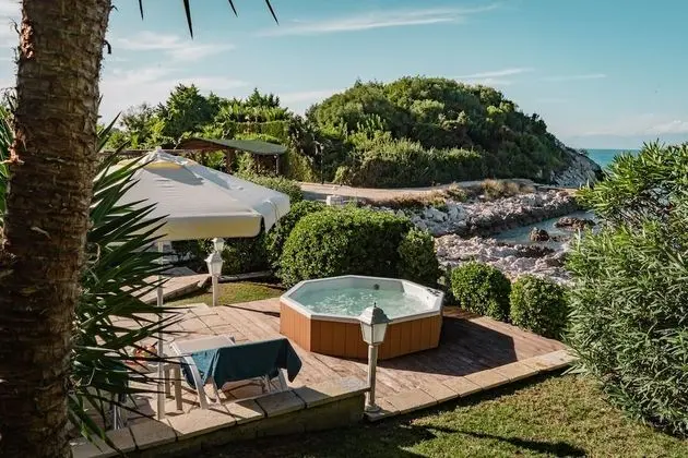Kır Evi, Banyolu/Duşlu (Neptune Sea House)