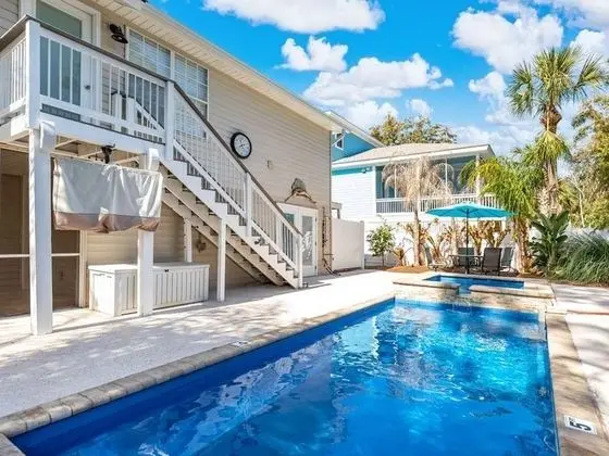 Ev, Birden Çok Yatak, Havuz Kullanımı, Havuz Manzaralı