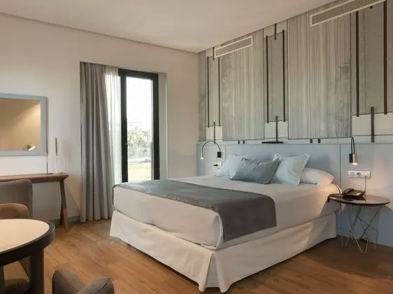 Junior Süit, 1 Büyük (Queen) Boy Yatak ve Çekyat, Deniz Manzaralı