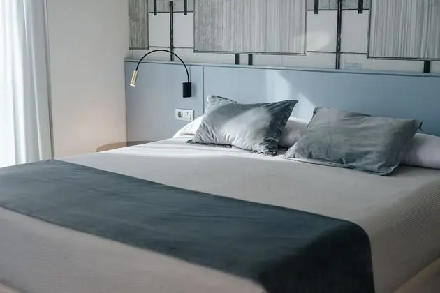 Junior Süit, 1 Büyük (Queen) Boy Yatak ve Çekyat, Deniz Manzaralı