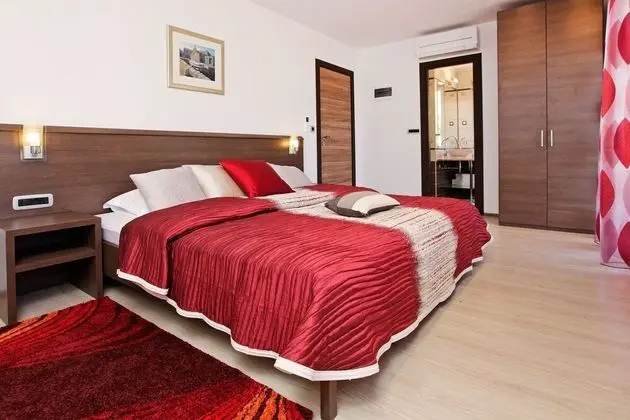 Deluxe Tek Büyük Yataklı Oda, Deniz Manzaralı, Zemin Kat