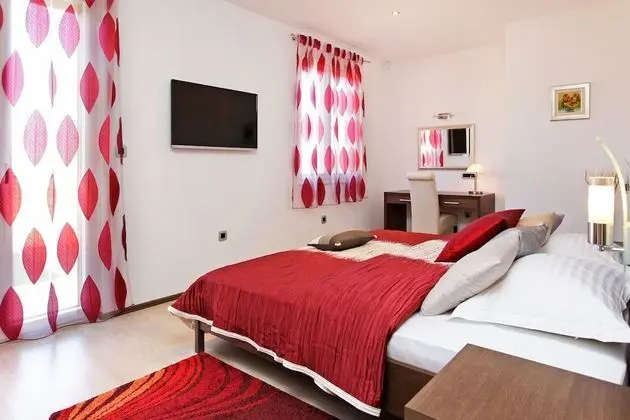 Deluxe Tek Büyük Yataklı Oda, Deniz Manzaralı, Zemin Kat