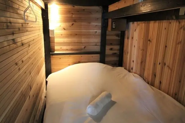 Ortak Ranzalı Oda, Sadece kadınlar için, Sigara İçilmez