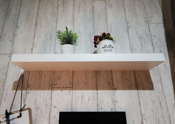 Üç Kişilik Oda, Sigara İçilmez, Ortak Banyo