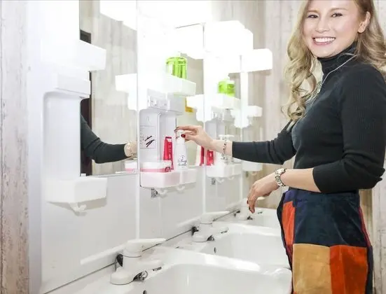 Üç Kişilik Oda, Sigara İçilmez, Ortak Banyo