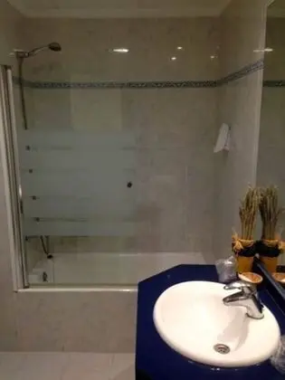 Tek Büyük Yataklı Oda, 1 Çift Kişilik veya 2 Tek Kişilik Yatak, Havuz Manzaralı