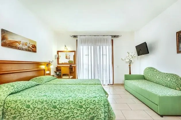 Stüdyo, Bahçe Manzaralı