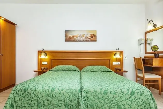 Stüdyo, Bahçe Manzaralı